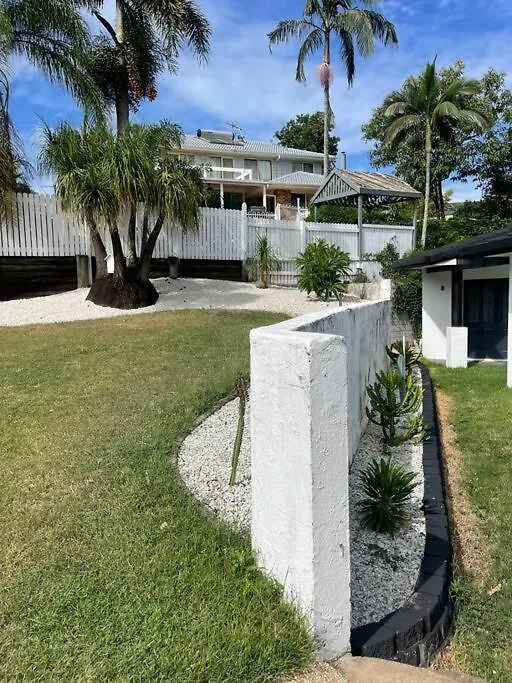 Brisbane Palm Springs-Inspired Home On Golf Course Mount Crosby 0*,