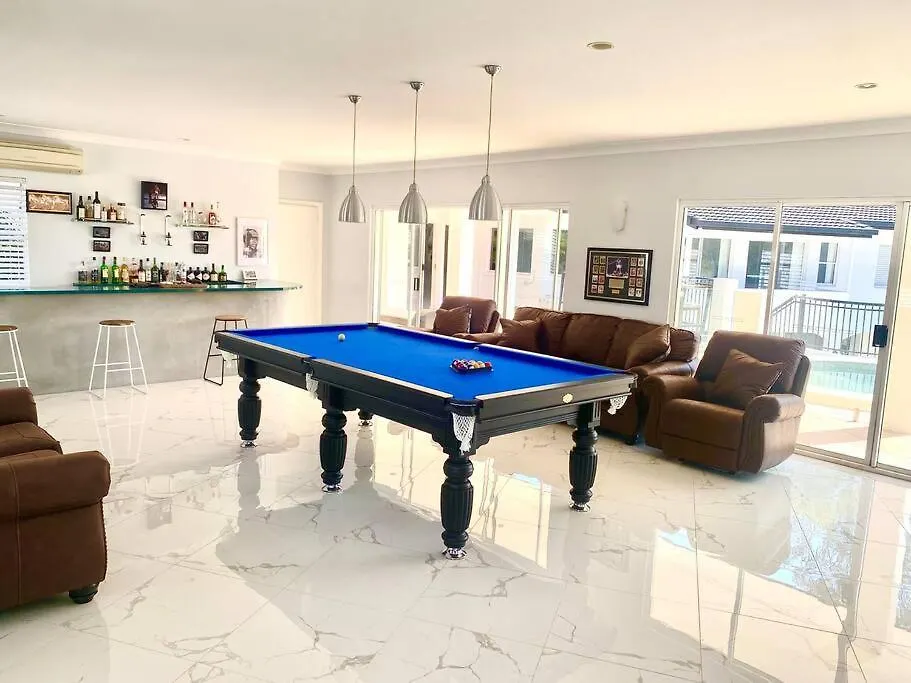 Brisbane Palm Springs-Inspired Home On Golf Course Mount Crosby Dom wakacyjny