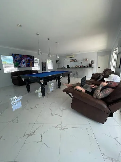 Brisbane Palm Springs-Inspired Home On Golf Course Mount Crosby