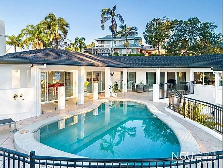 Dom wakacyjny Brisbane Palm Springs-Inspired Home On Golf Course Mount Crosby Australia