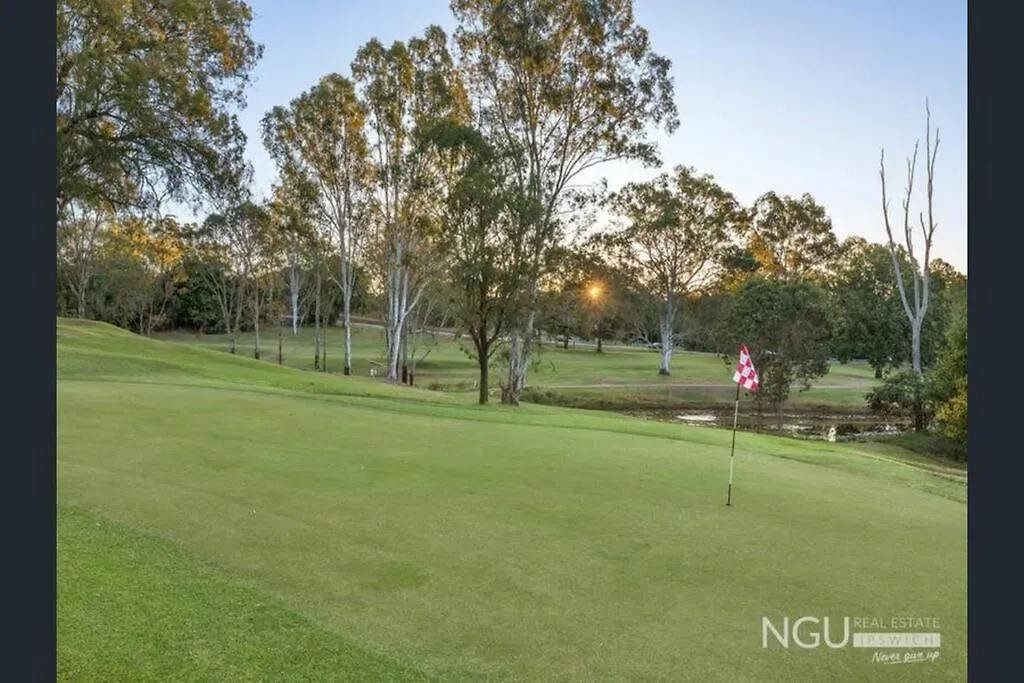 Holiday home Brisbane Palm Springs-Inspired Home On Golf Course Mount Crosby
