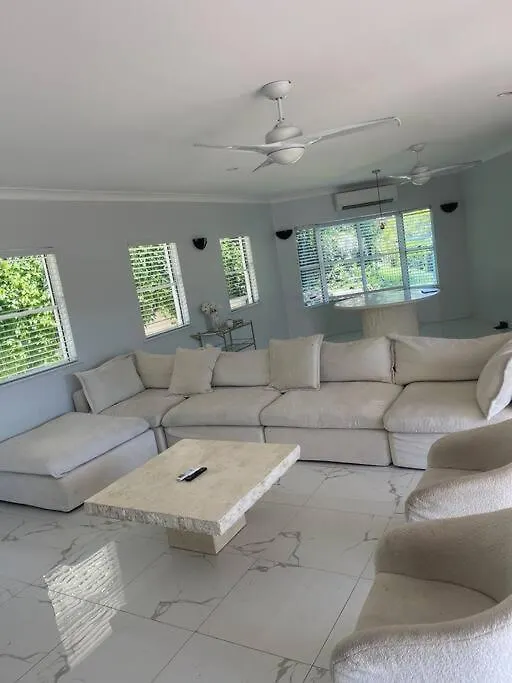 Brisbane Palm Springs-Inspired Home On Golf Course Mount Crosby