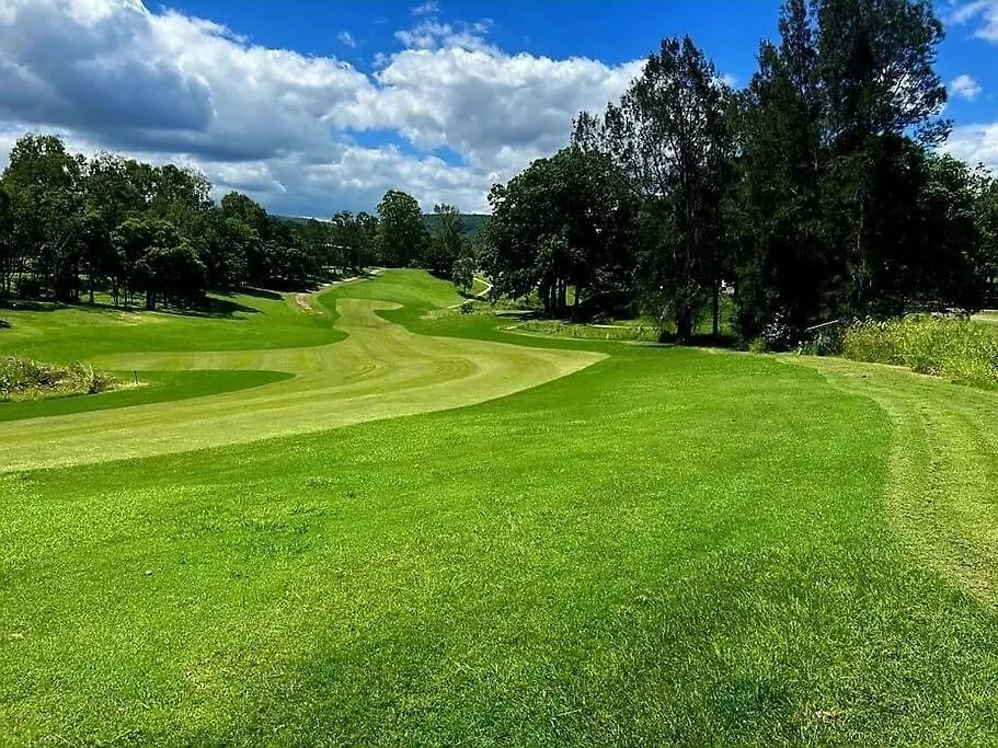 Brisbane Palm Springs-Inspired Home On Golf Course Mount Crosby