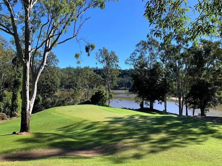 Holiday home Brisbane Palm Springs-Inspired Home On Golf Course Mount Crosby