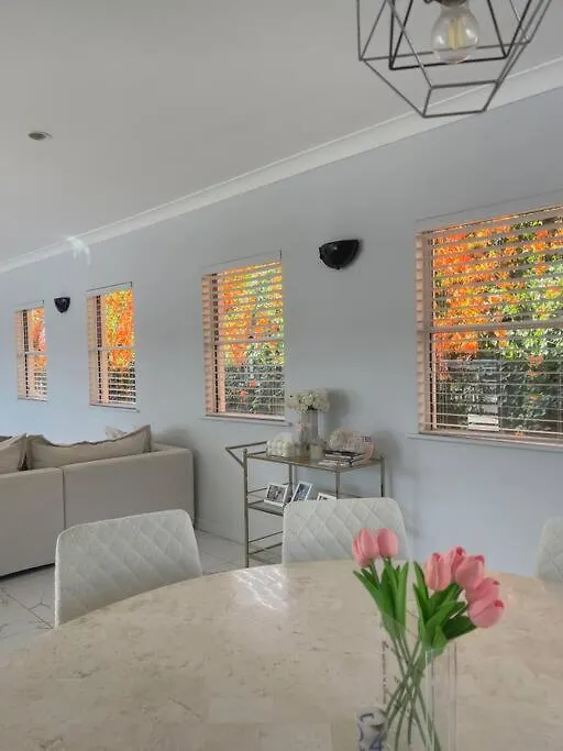 Brisbane Palm Springs-Inspired Home On Golf Course Mount Crosby