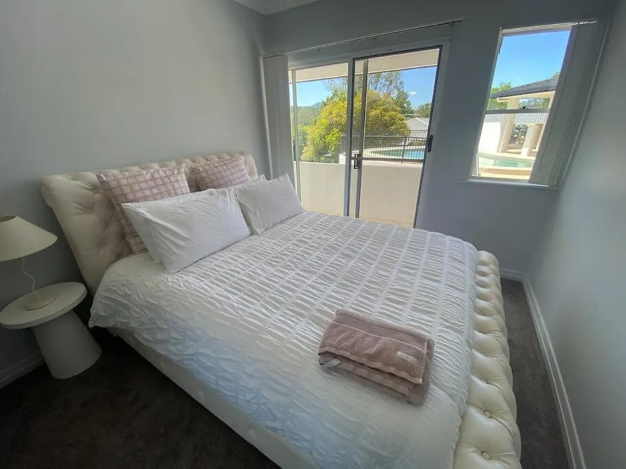 Brisbane Palm Springs-Inspired Home On Golf Course Mount Crosby