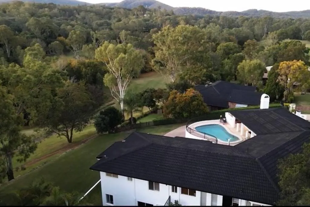 Brisbane Palm Springs-Inspired Home On Golf Course Mount Crosby